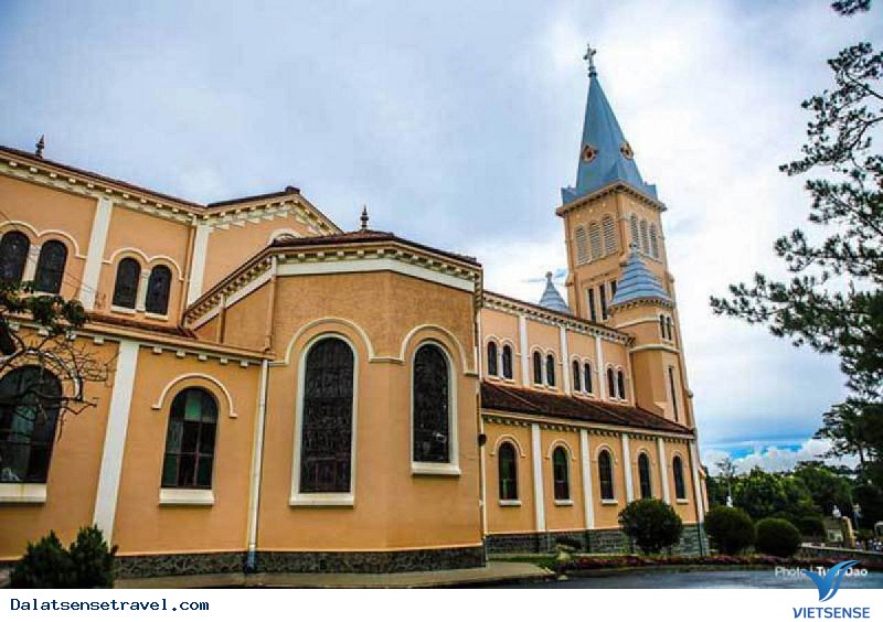 Check In Hai Nhà Thờ View Đẹp Bậc Nhất Đà Lạt - Ảnh 1 Check In Hai Nhà Thờ View Đẹp Bậc Nhất Đà Lạt - Ảnh 1