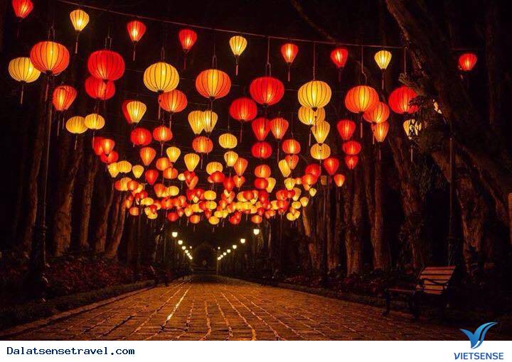 Dinh thự vua Bảo Đại rực rỡ ánh đèn lồng đón trung thu - Ảnh 2 Dinh thự vua Bảo Đại rực rỡ ánh đèn lồng đón trung thu - Ảnh 2