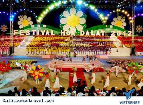 Gần 1.700 Diễn Viên Biểu Diễn Khai Mạc Tuần Văn Hóa Lâm Đồng - Ảnh 1 Gần 1.700 Diễn Viên Biểu Diễn Khai Mạc Tuần Văn Hóa Lâm Đồng - Ảnh 1