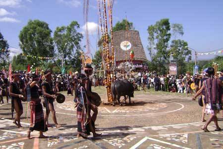 Lễ Cúng Thần Bơ Mung Lễ Cúng Thần Bơ Mung