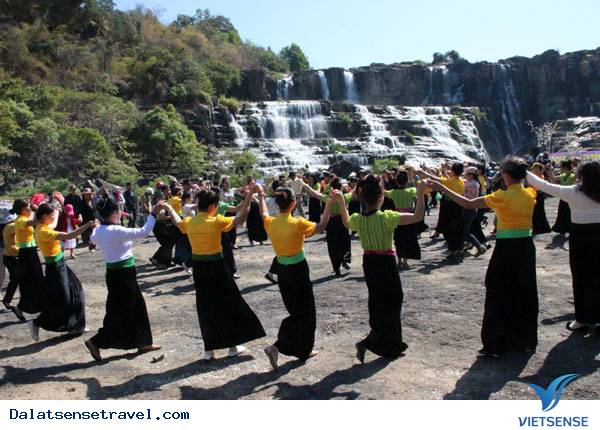 Rộn Ràng Lễ Hội Xên Mường Bên Thác Pongour - Ảnh 1